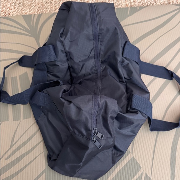 Uniqlo Collapsible Bag Navy NWOT - Picture 8 of 9